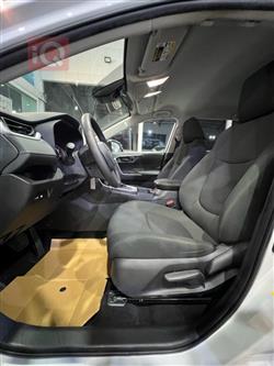 تۆیۆتا ڕاڤ 4